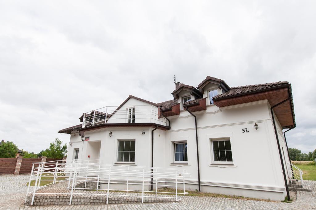 Dworek Poznan Bed and Breakfast Εξωτερικό φωτογραφία