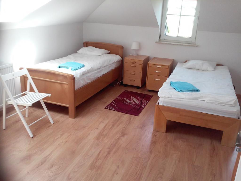 Dworek Poznan Bed and Breakfast Εξωτερικό φωτογραφία